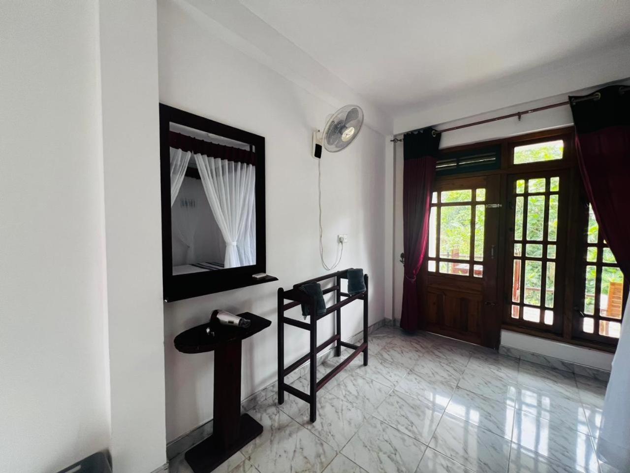 Rest Full Homestay Ella Esterno foto