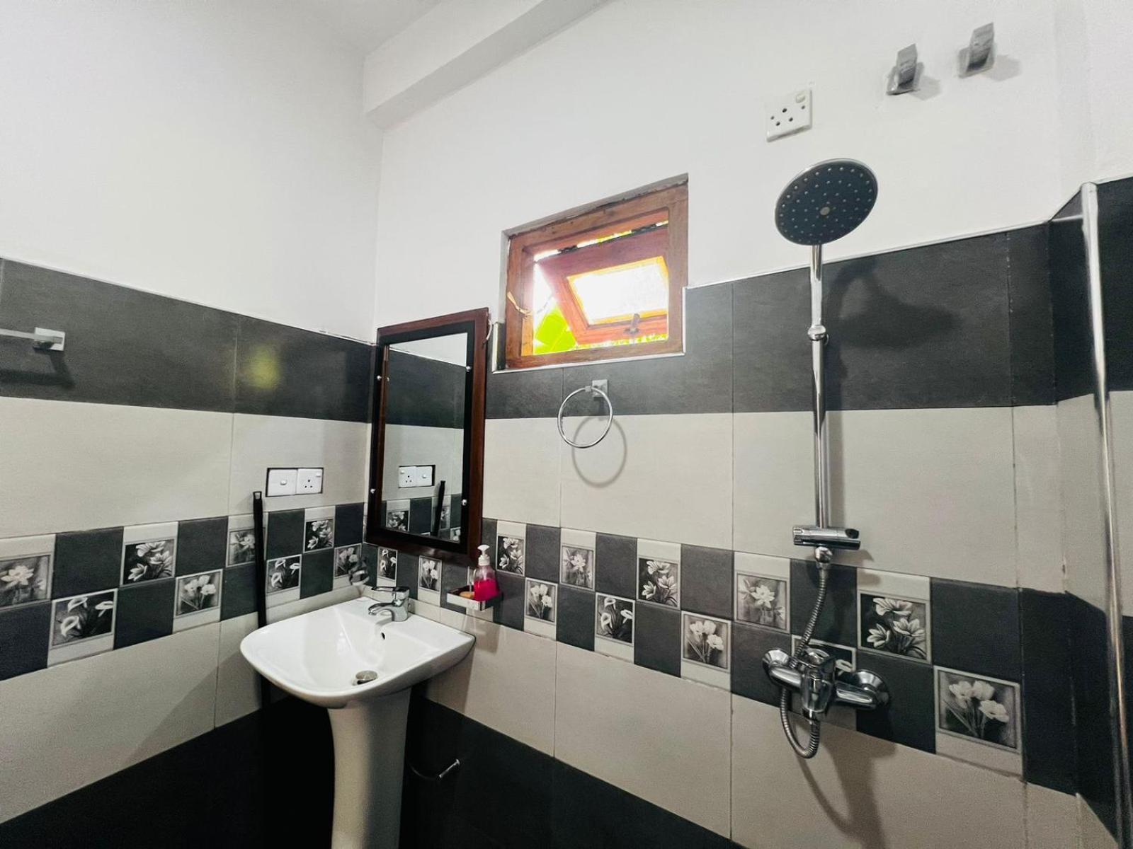 Rest Full Homestay Ella Esterno foto